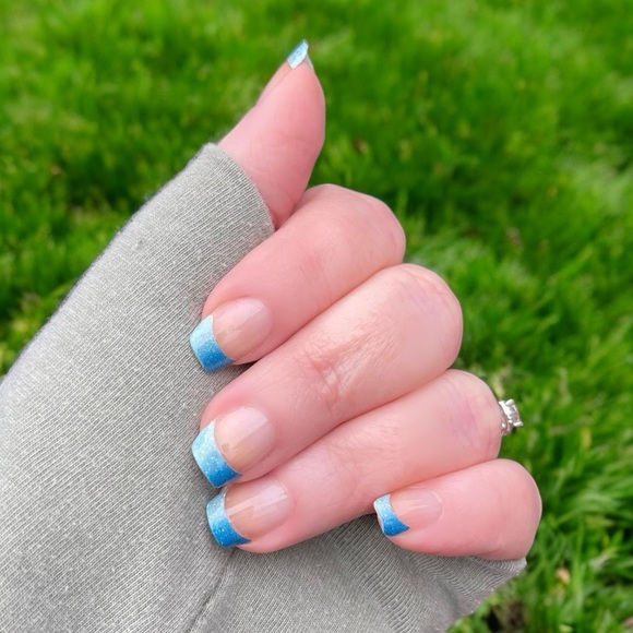 Color Street | On the Flip Side French manicure sky-royal blue verticals ombré - Picture 3 of 12